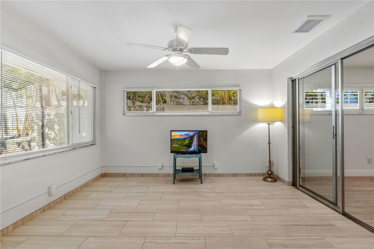 1900 Benjamin Franklin Drive, Unit V12, Sarasota, FL 34236 Photo