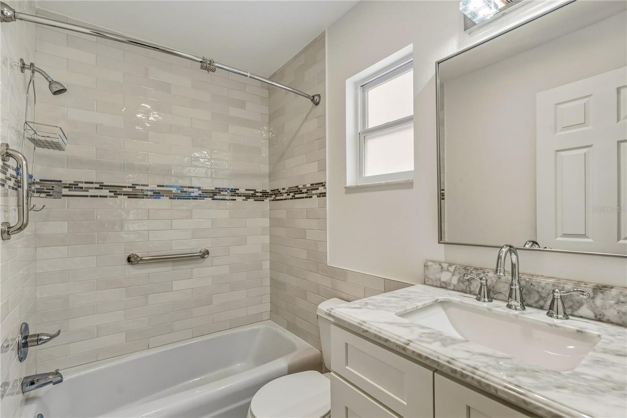 1900 Benjamin Franklin Drive, Unit V12, Sarasota, FL 34236 Photo