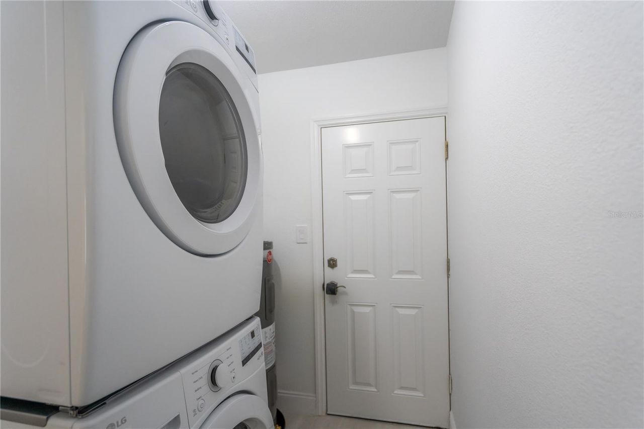 1900 Benjamin Franklin Drive, Unit V12, Sarasota, FL 34236 Photo