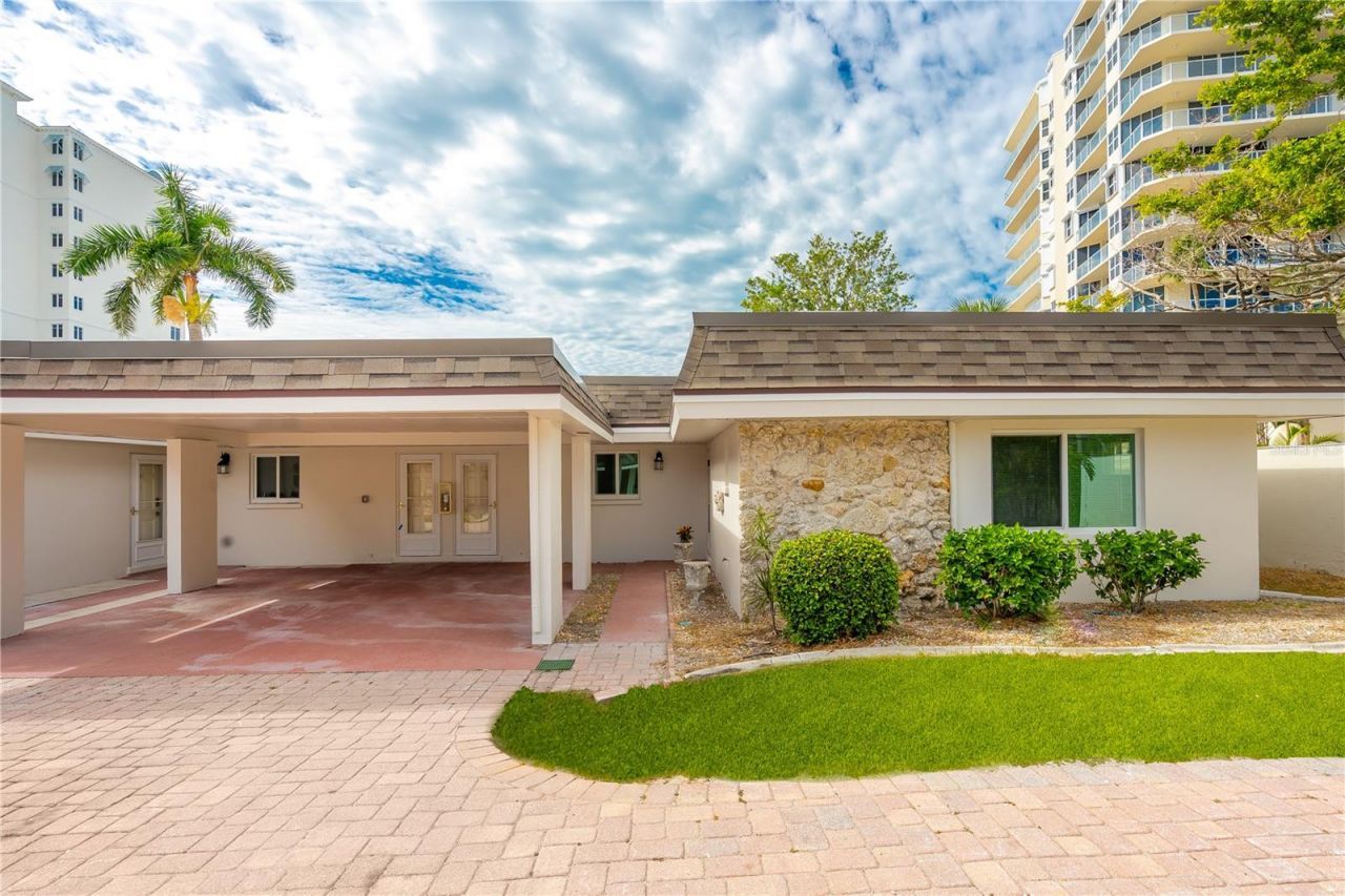 1900 Benjamin Franklin Drive, Unit V12, Sarasota, FL 34236 Photo