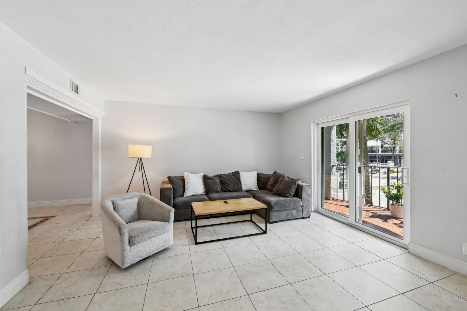 3909 N Ocean Boulevard, Unit 215, Fort Lauderdale, FL 33308 Photo