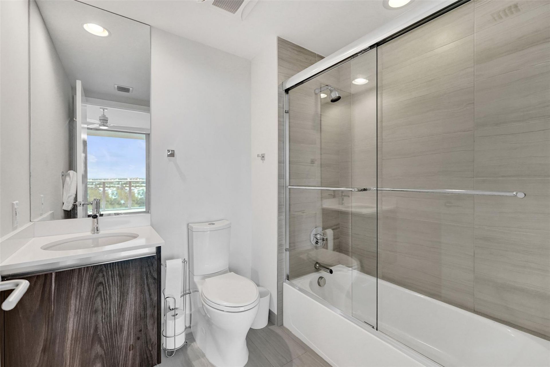 1180 N Federal Highway, Unit 1005, Fort Lauderdale, FL 33304 Photo