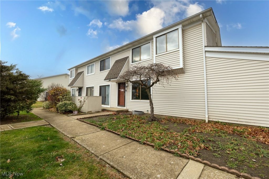 5520 Bretton Court, Unit A, Willoughby, OH 44094 Main Photo