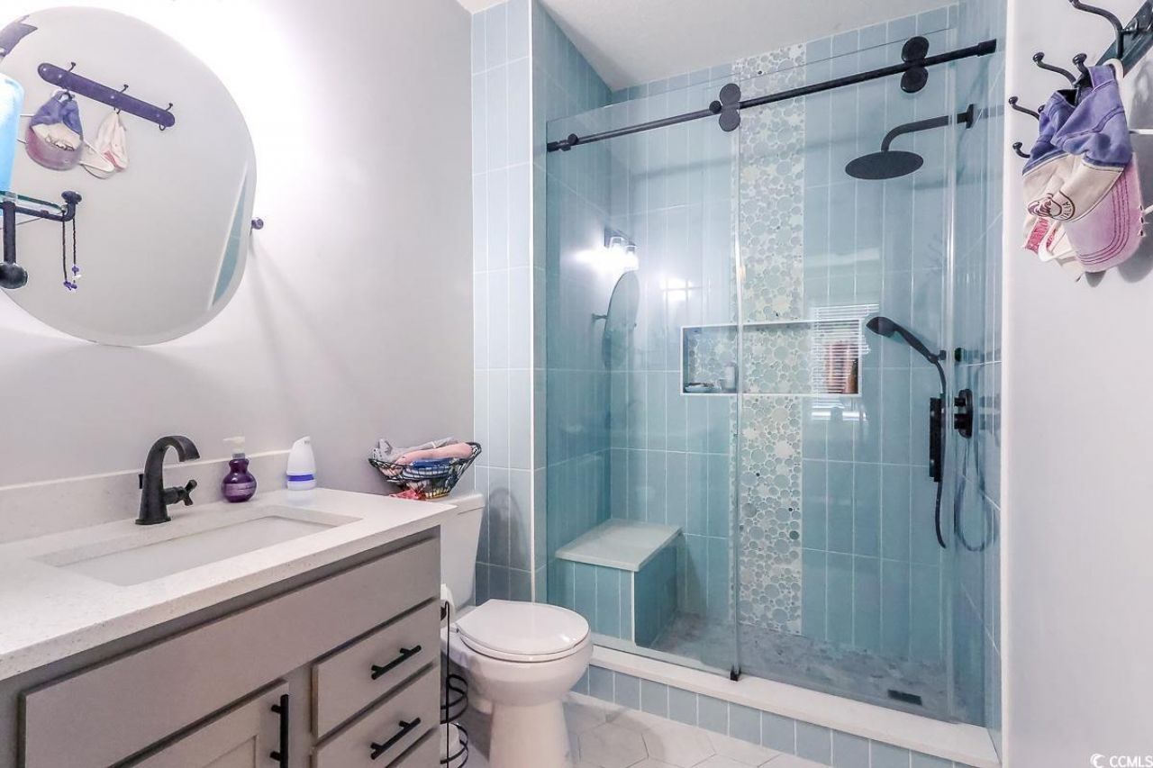 604 Heathrow Dr. Photo 10