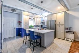 604 Heathrow Dr. photo 4