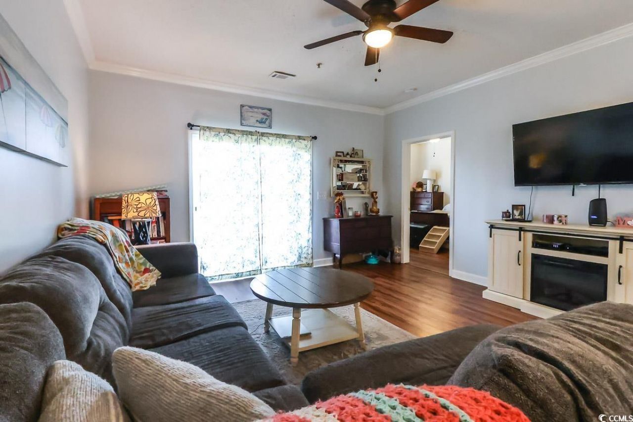 604 Heathrow Dr. Photo 6