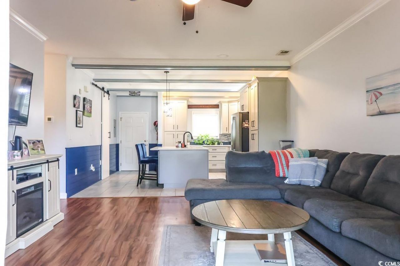 604 Heathrow Dr. Photo 7