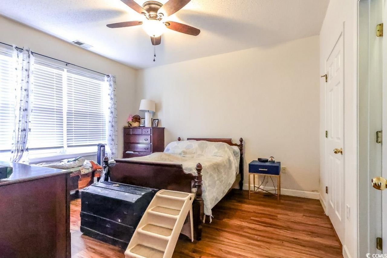 604 Heathrow Dr. Photo 8