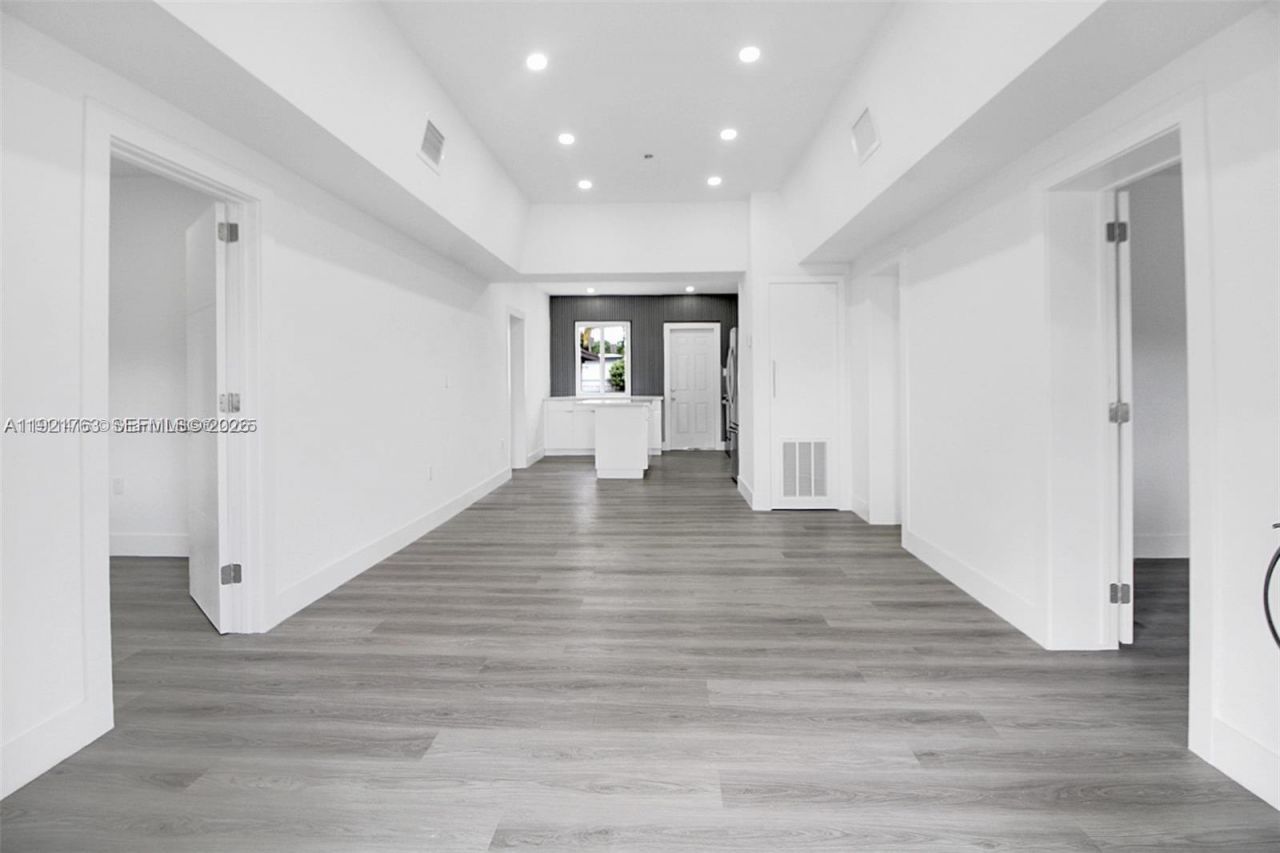 745 NW 140th St, Miami, FL 33168 Photo