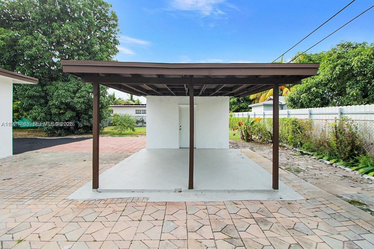 745 NW 140th St, Miami, FL 33168 Photo