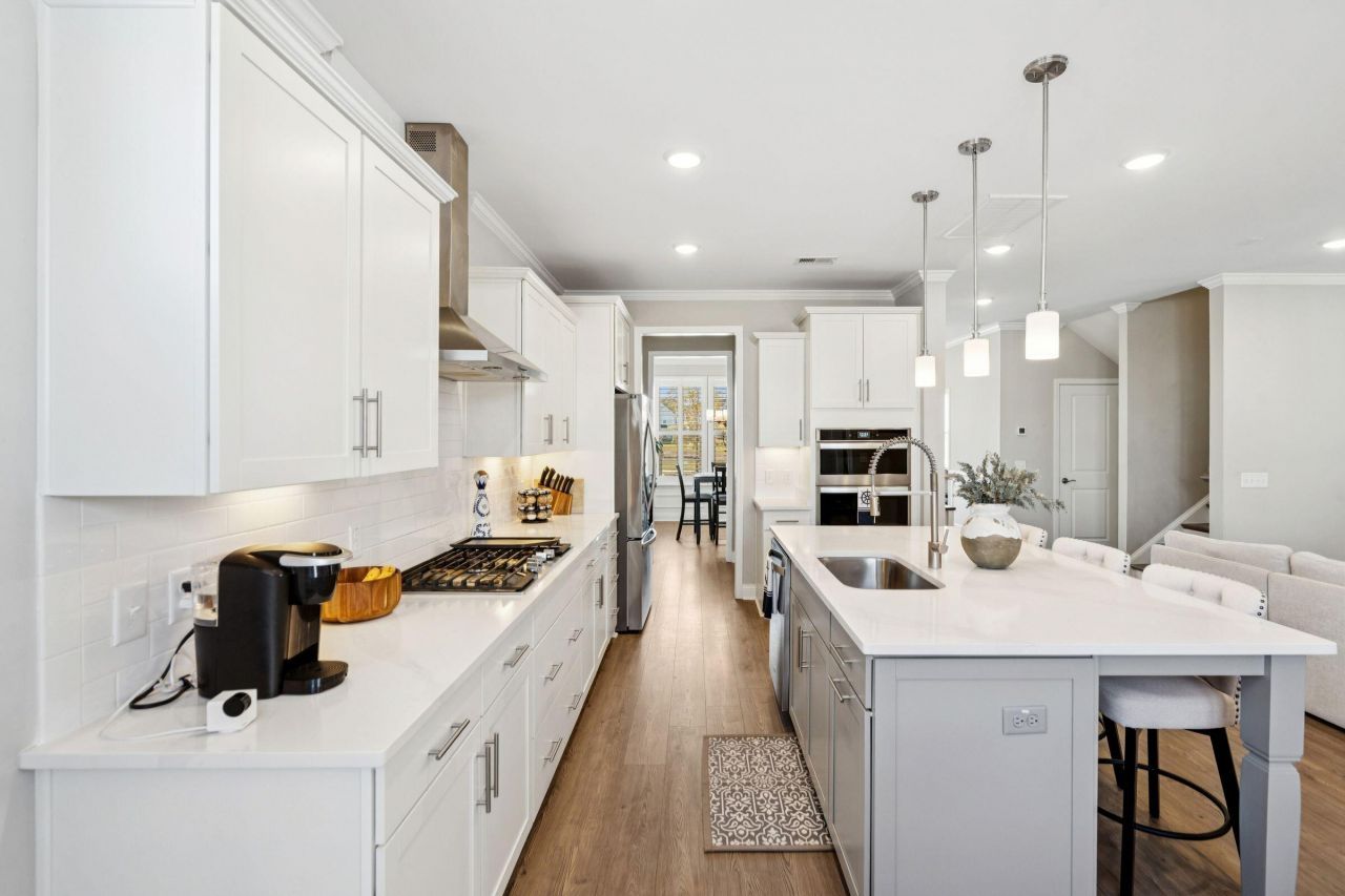 670 Blueway Avenue Photo 11