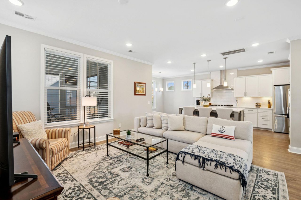 670 Blueway Avenue Photo 12