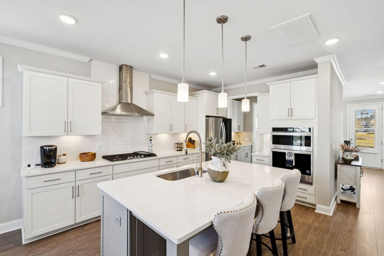 670 Blueway Avenue Photo 13