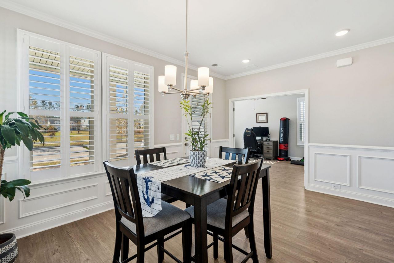 670 Blueway Avenue Photo 15