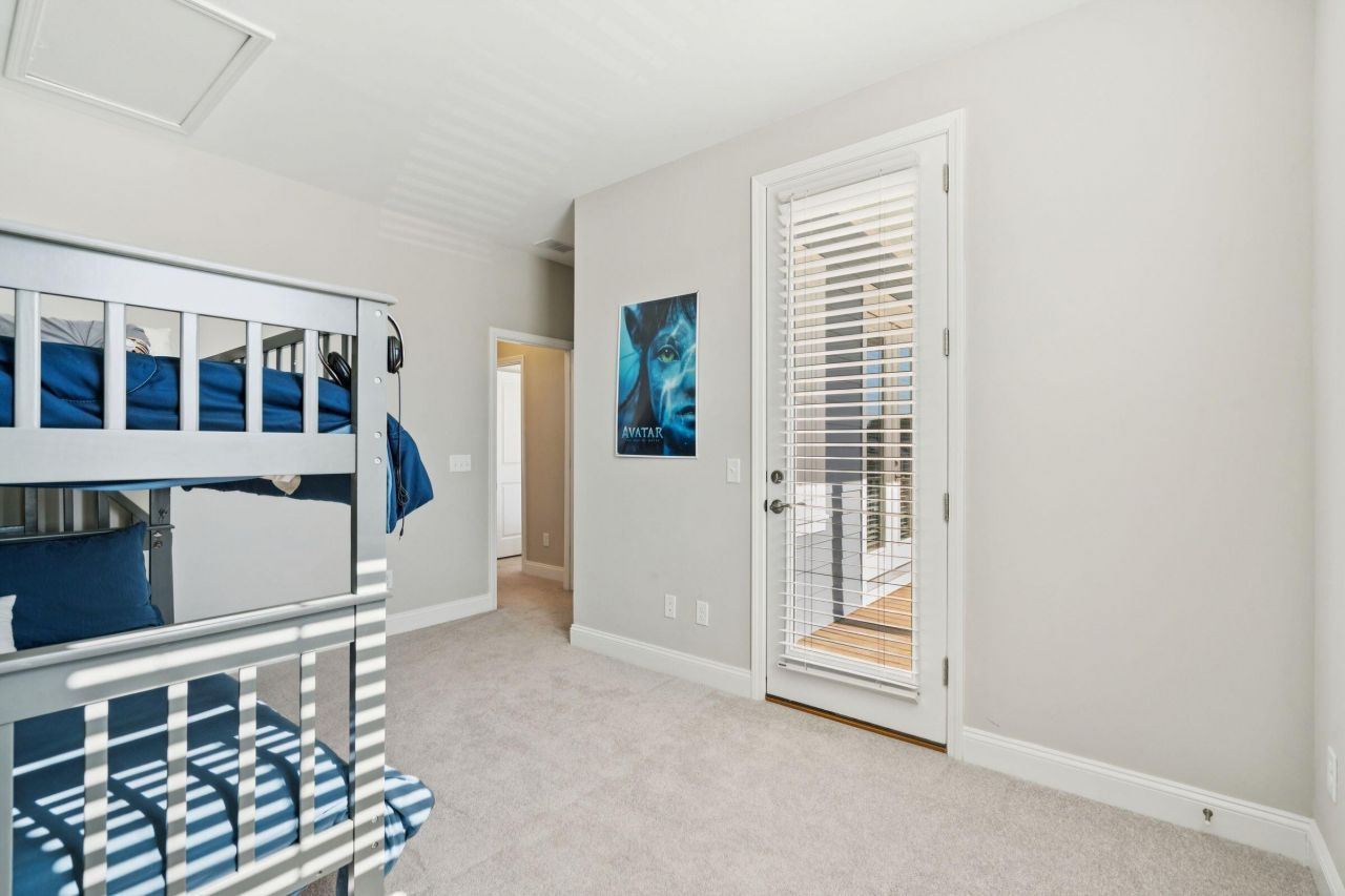 670 Blueway Avenue Photo 17