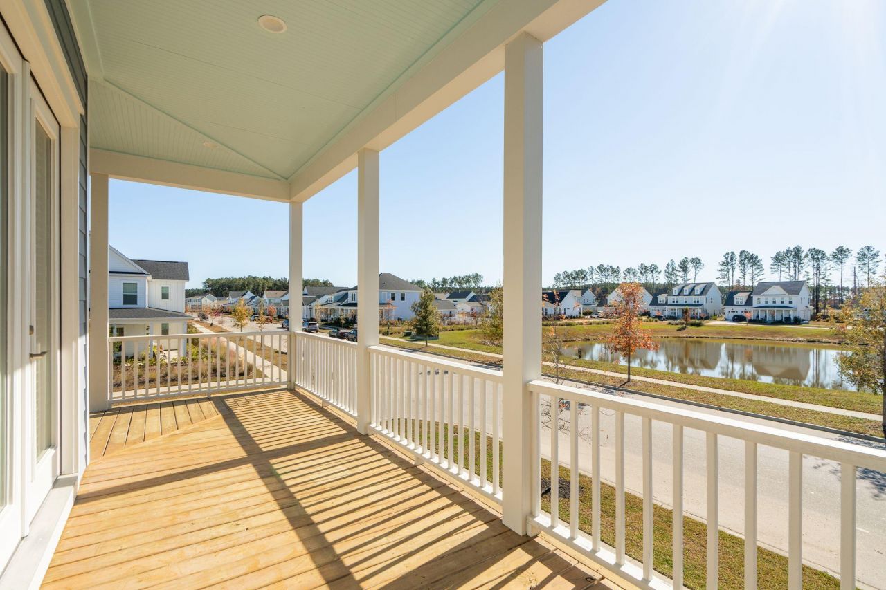 670 Blueway Avenue Photo 18