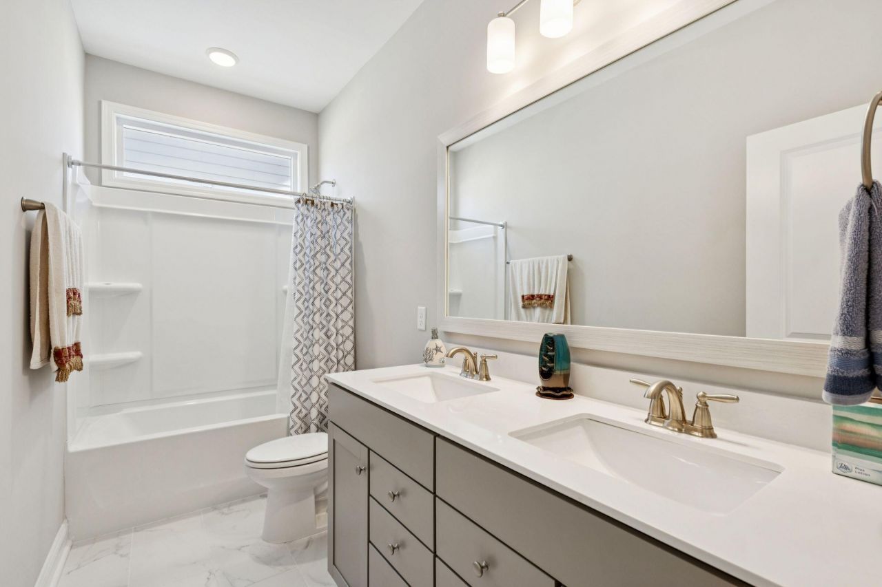 670 Blueway Avenue Photo 19