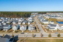 670 Blueway Avenue photo 4