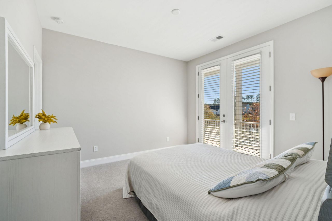 670 Blueway Avenue Photo 20