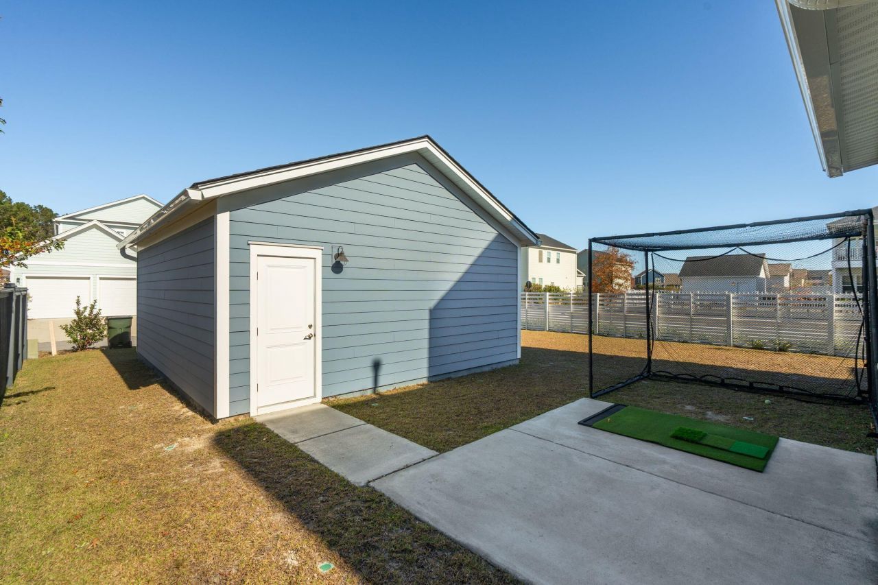 670 Blueway Avenue Photo 28