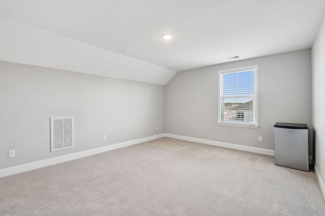 670 Blueway Avenue Photo 29