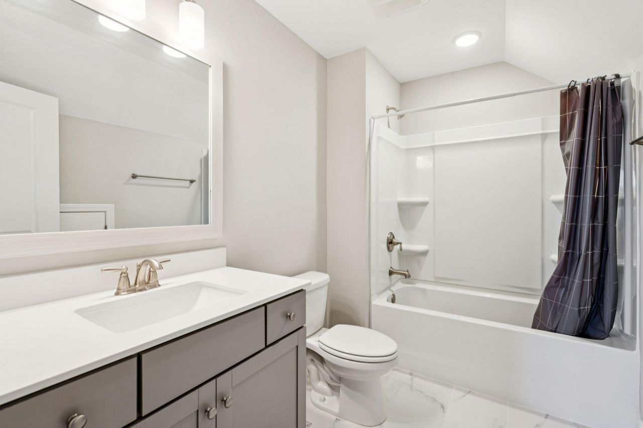 670 Blueway Avenue Photo 31