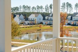 670 Blueway Avenue photo 4