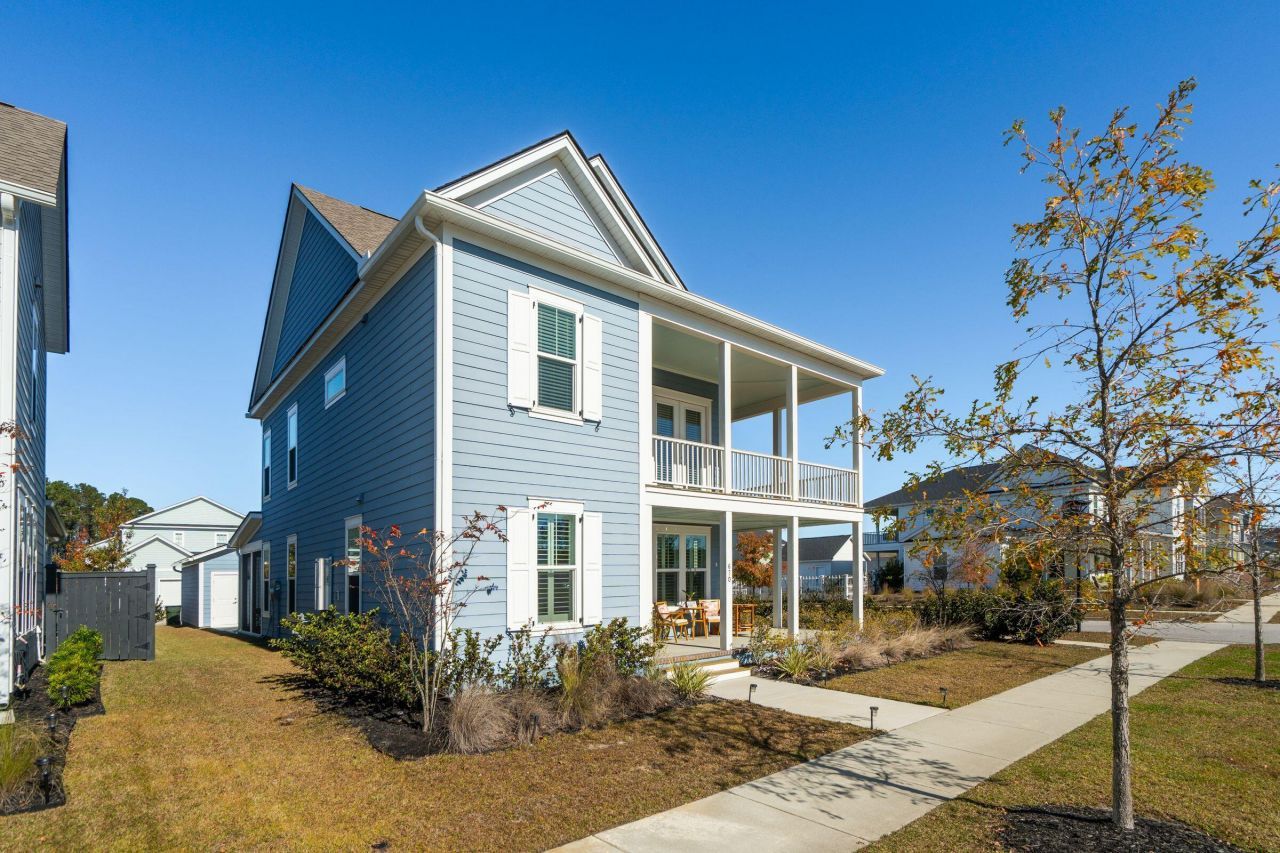 670 Blueway Avenue Photo 6