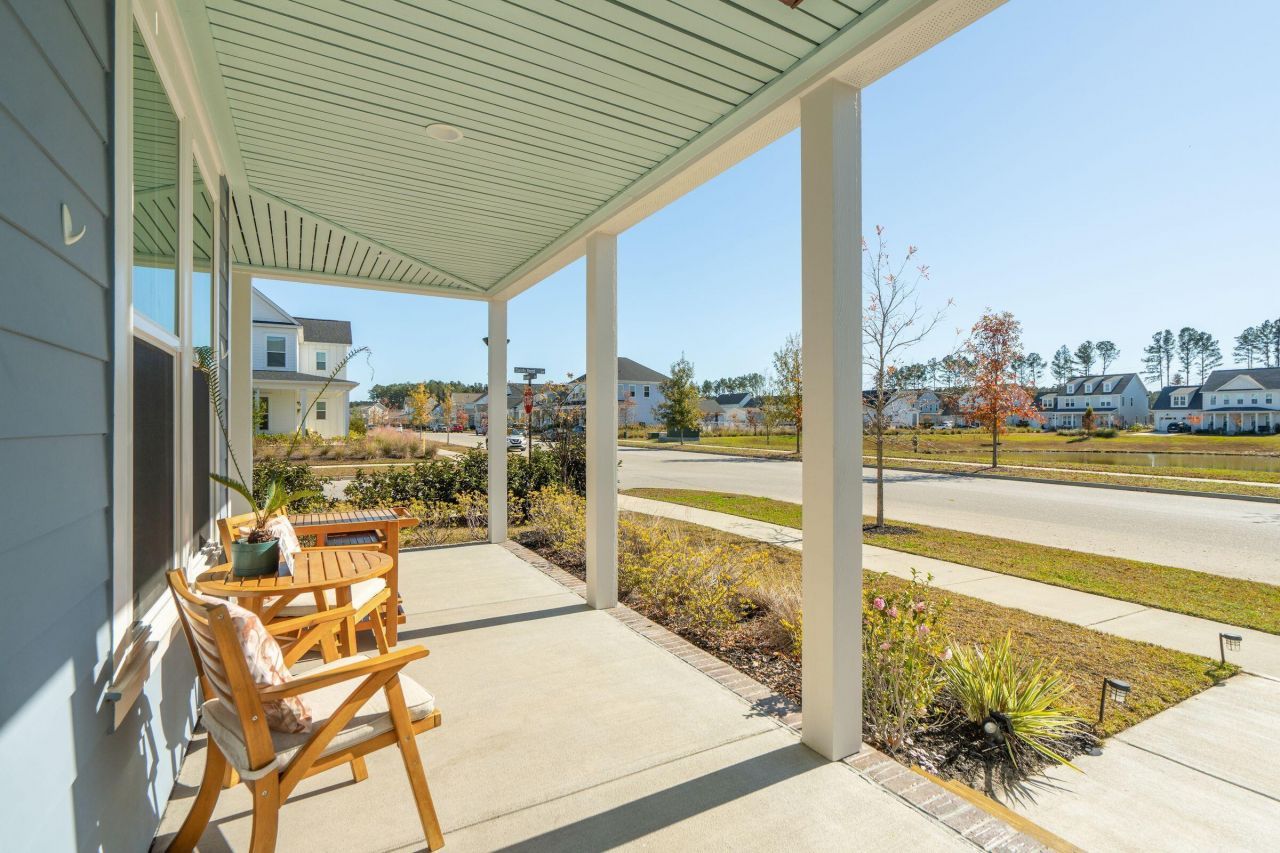 670 Blueway Avenue Photo 7