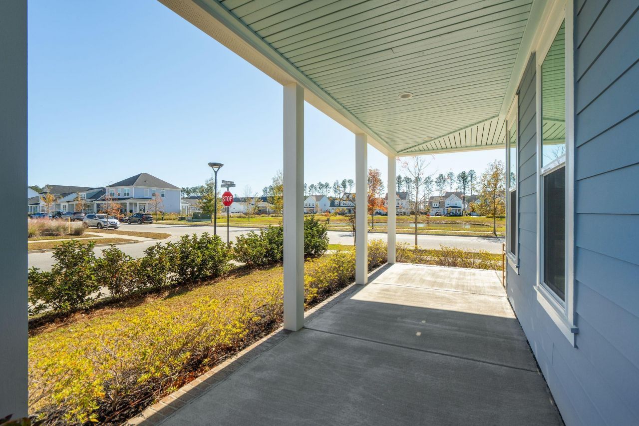 670 Blueway Avenue Photo 9