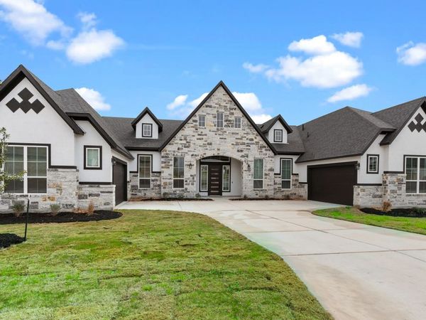 222 Raven Road, Castroville, TX 78009