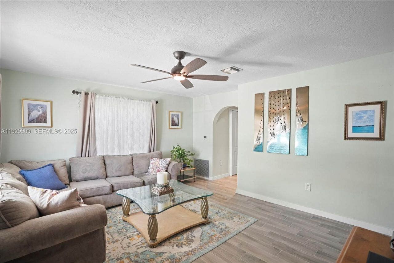 142 NW 10th Ct, Boynton Beach, FL 33426 Photo