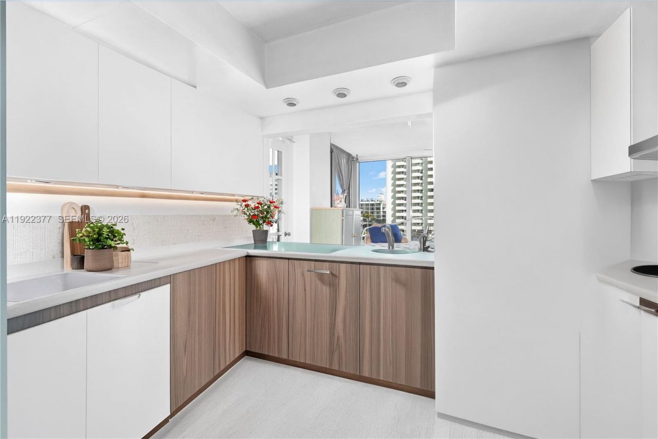 2655 Collins Ave, Unit 603, Miami Beach, FL 33140 Photo