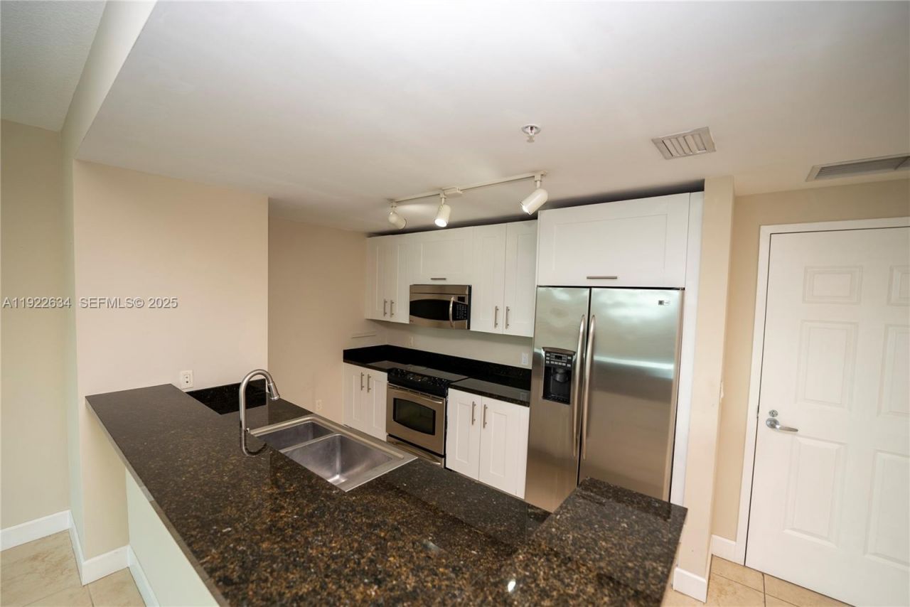 1300 Ponce De Leon Blvd, Unit 808, Coral Gables, FL 33134 Photo
