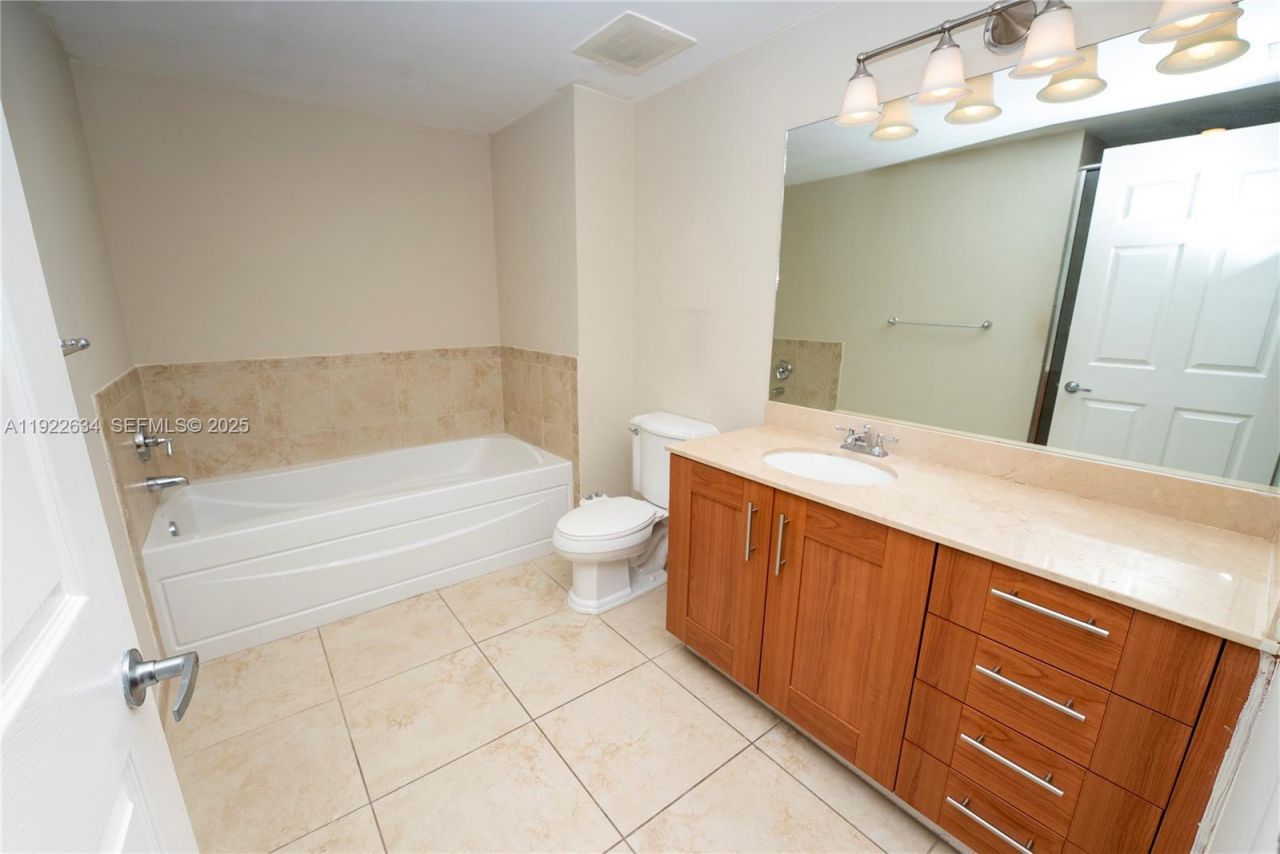 1300 Ponce De Leon Blvd, Unit 808, Coral Gables, FL 33134 Photo