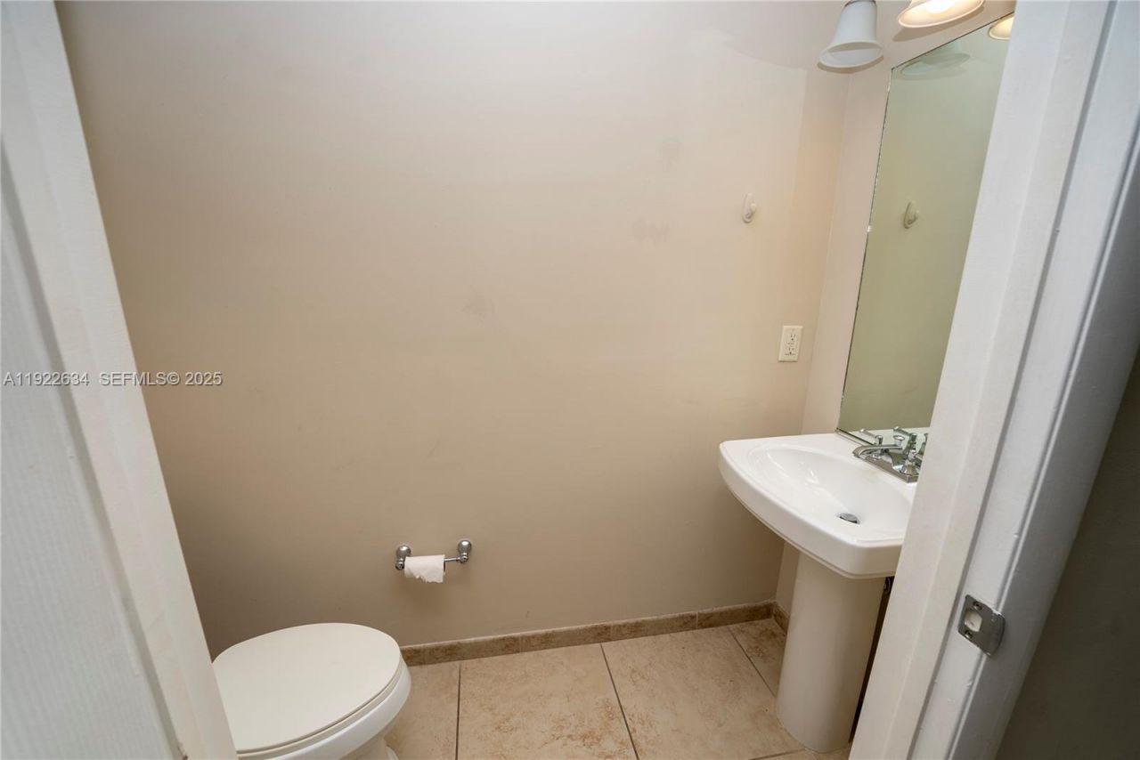 1300 Ponce De Leon Blvd, Unit 808, Coral Gables, FL 33134 Photo