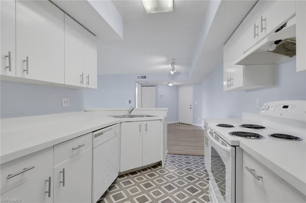 13565 Eagle Ridge Dr, Unit 1124, Fort Myers, FL 33912 Photo