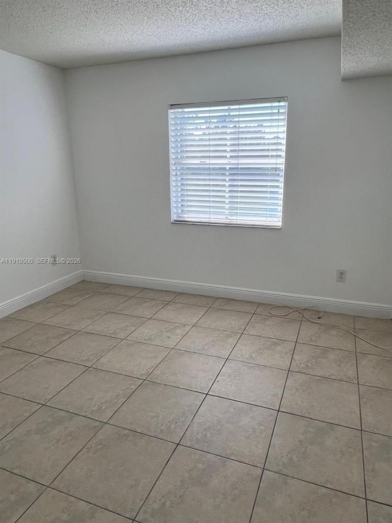 8240 SW 210th St, Unit 220, Cutler Bay, FL 33189 Photo