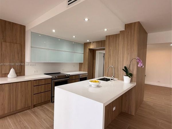 20191 E Country Club Dr, Unit 504, Aventura, FL 33180