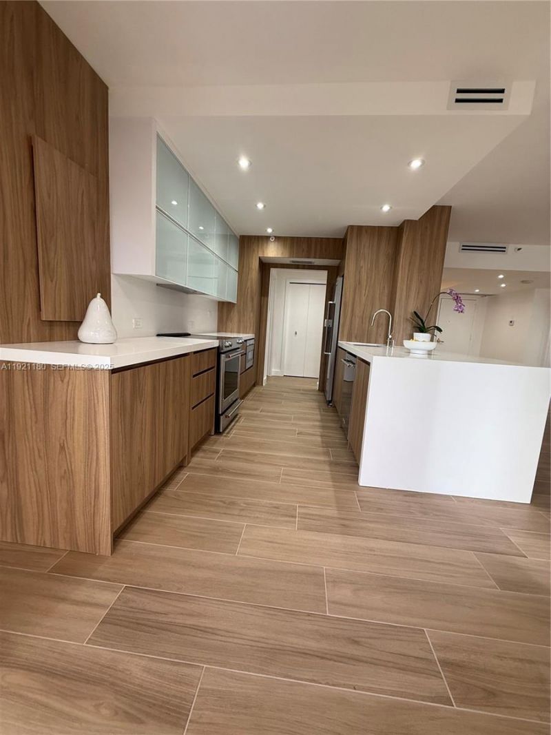 20191 E Country Club Dr, Unit 504, Aventura, FL 33180 Photo