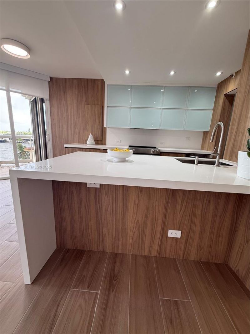 20191 E Country Club Dr, Unit 504, Aventura, FL 33180 Photo