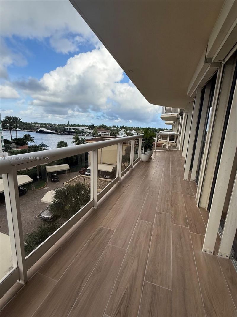20191 E Country Club Dr, Unit 504, Aventura, FL 33180 Photo