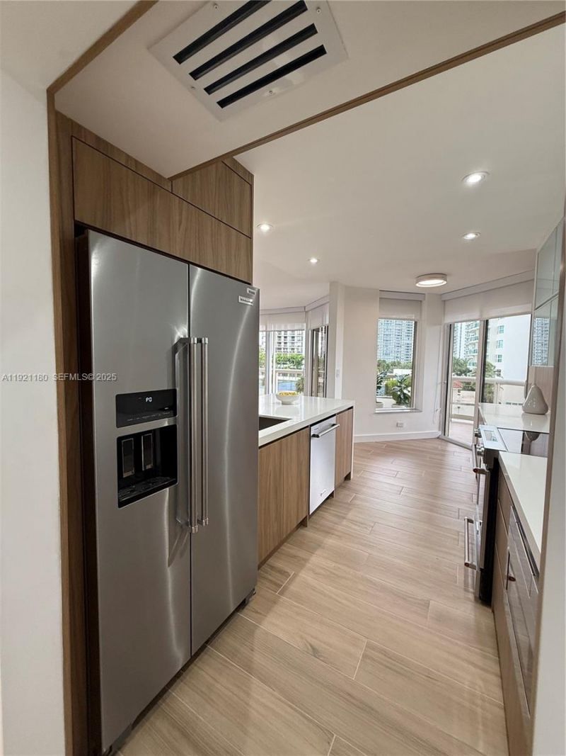 20191 E Country Club Dr, Unit 504, Aventura, FL 33180 Photo