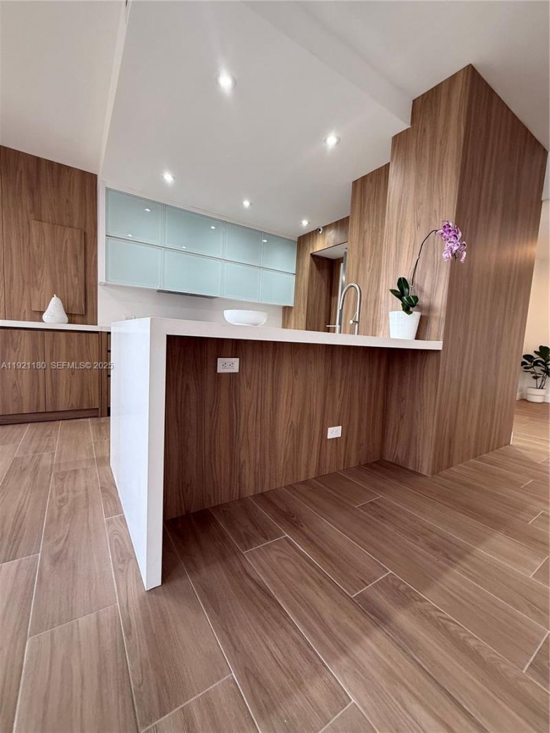 20191 E Country Club Dr, Unit 504, Aventura, FL 33180 Photo