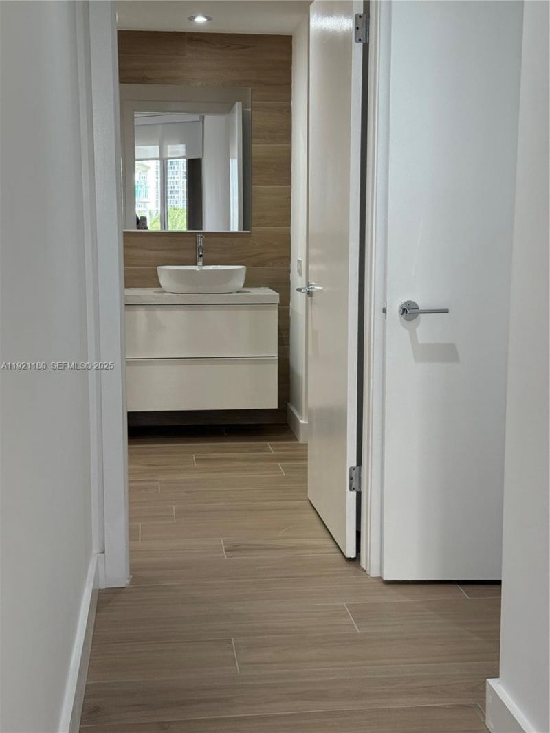 20191 E Country Club Dr, Unit 504, Aventura, FL 33180 Photo