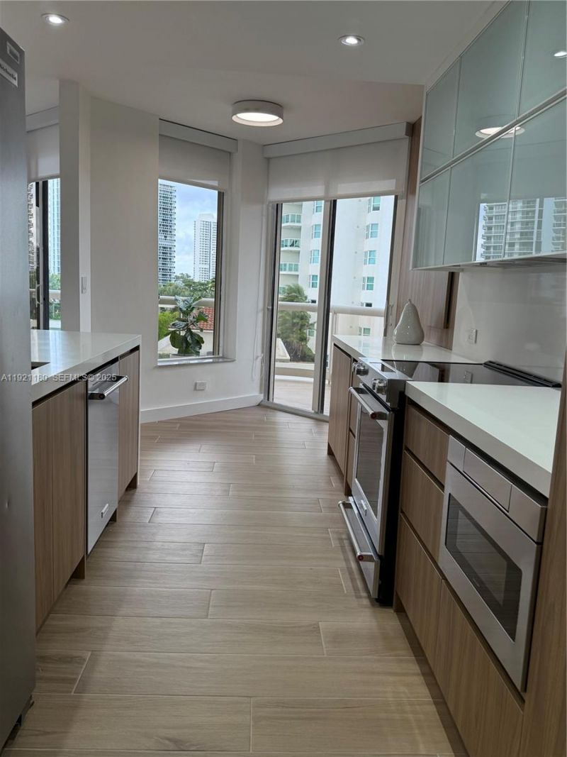 20191 E Country Club Dr, Unit 504, Aventura, FL 33180 Photo