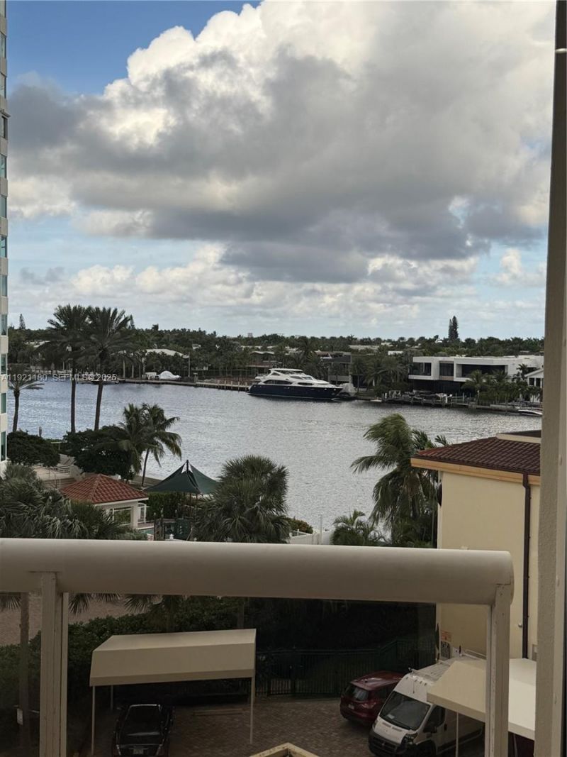 20191 E Country Club Dr, Unit 504, Aventura, FL 33180 Photo