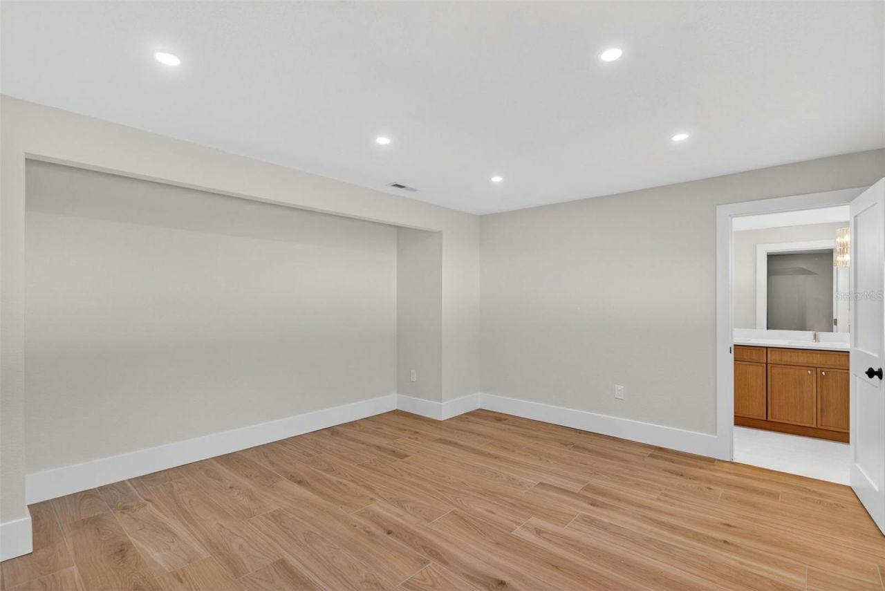 1713 Connecticut Avenue Ne, Saint Petersburg, FL 33703 Photo