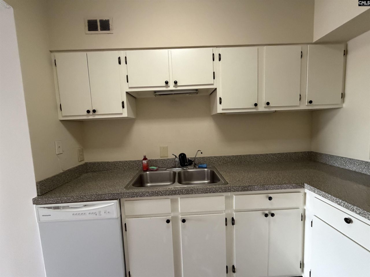 619 King Street Photo 8