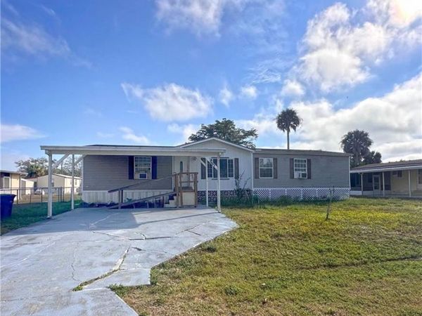 7607 Peyraud DR, NORTH FORT MYERS, FL 33917